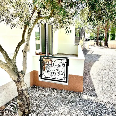 Delux 4 Stars Ariadne - 1 Min From Apartment