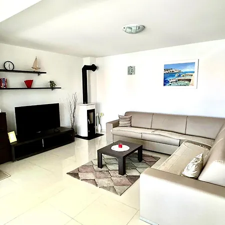 Delux 4 Stars Ariadne - 1 Min From Apartment *