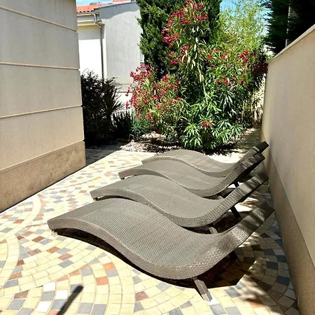 Delux 4 Stars Ariadne - 1 Min From