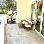 Delux 4 Stars Ariadne - 1 Min From Апартаменты