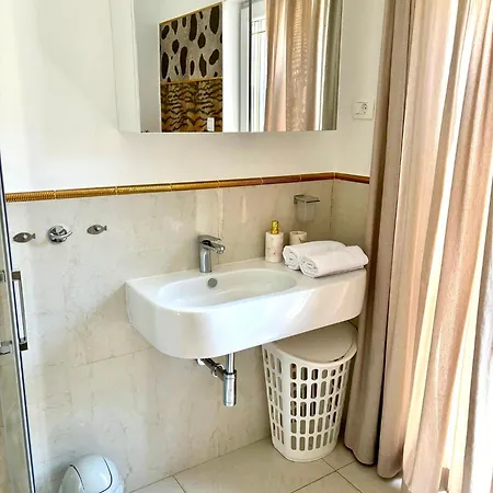 Delux 4 Stars Ariadne - 1 Min From