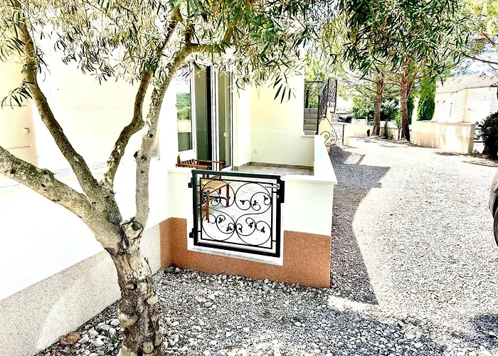 Delux 4 Stars Ariadne - 1 Min From Appartement