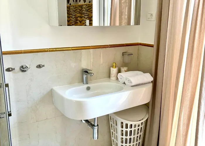 Delux 4 Stars Ariadne - 1 Min From