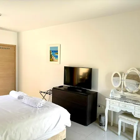 Апартаменты Delux 4 Stars Ariadne - 1 Min From