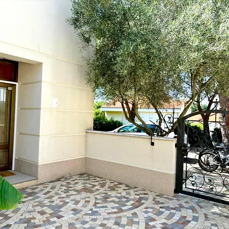 Delux 4 Stars Ariadne - 1 Min From Апартаменты Солине